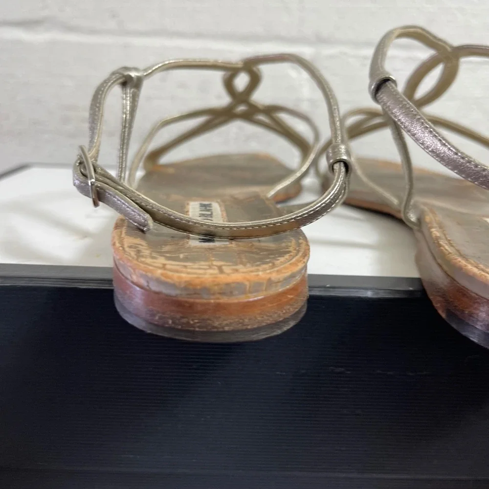 Manolo Blahnik Metallic Strappy Flat Sandals Ankle Strap Women's 38.5 EU/7.5 US‎